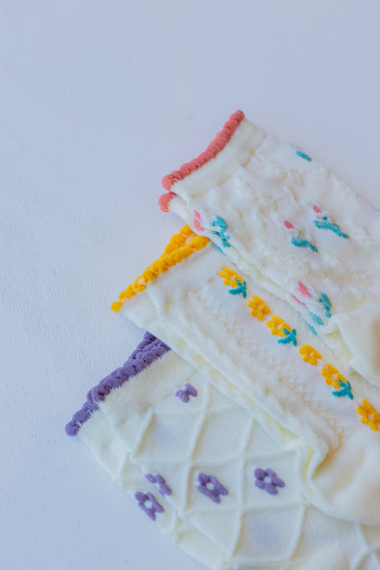 Embroidered Texture Crew Sock