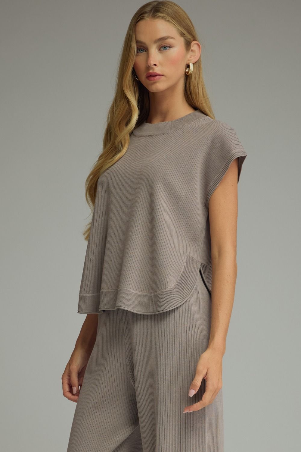 Short Sleeve Curved Top
