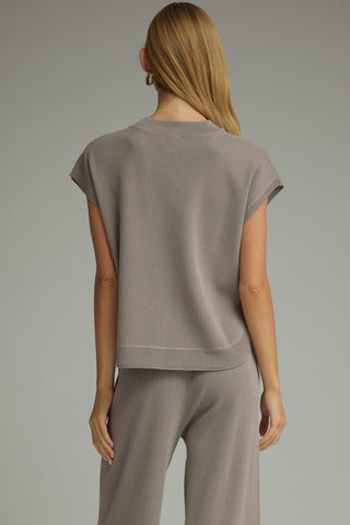 Short Sleeve Curved Top